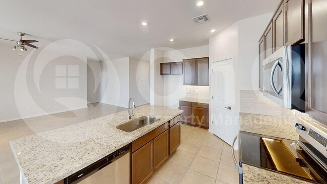 Building Photo - 2050 E Piedmont Pl