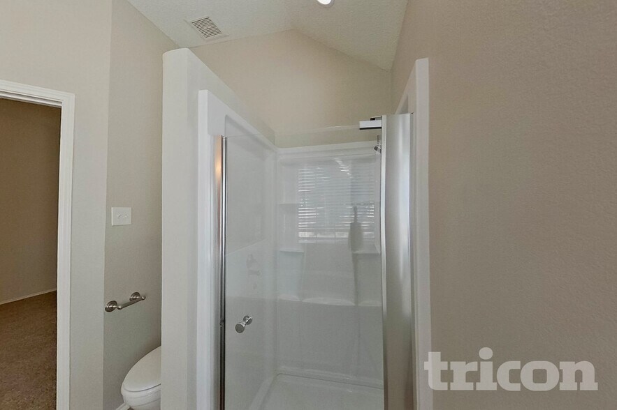 Building Photo - 805 Clover Hill Ln