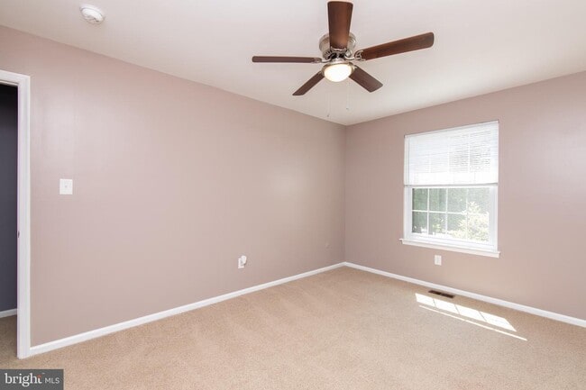 Building Photo - 322 Kings Croft Dr