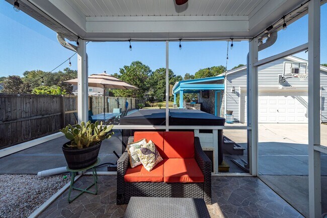Building Photo - 4 Bedroom, 2.5 Bathroom Home in Brownswood...