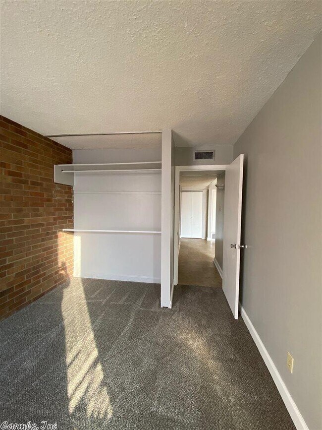 Building Photo - 4501 Hickory Ave