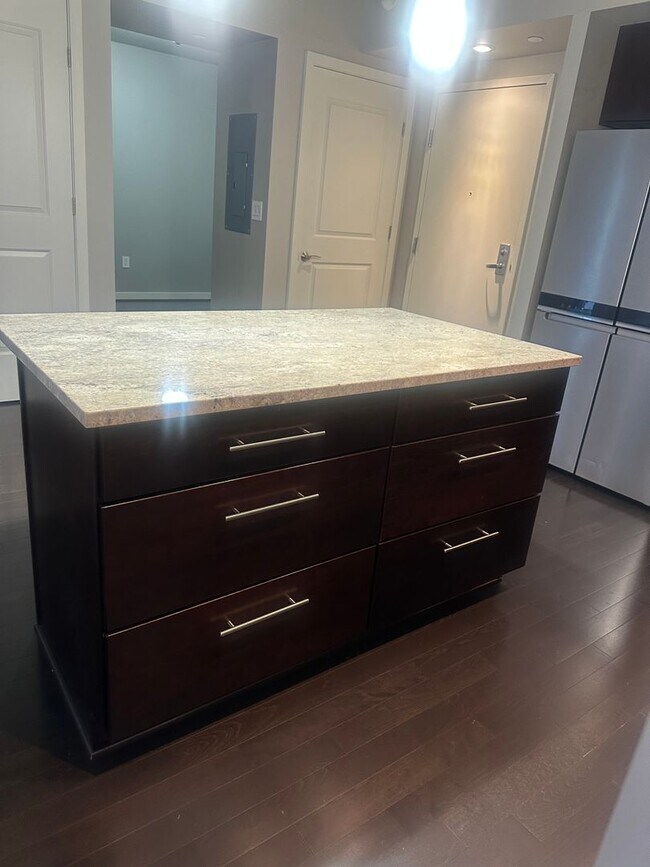 Building Photo - 1 Bedroom 1 Bath Condo Near Capitol Hill