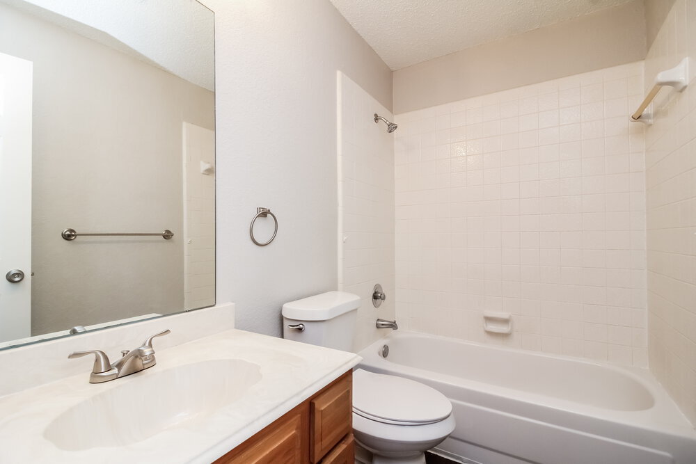 Building Photo - 2326 Weatherby Dr