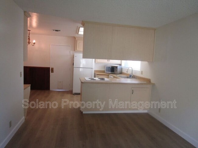 Building Photo - 110 Oxford Ct