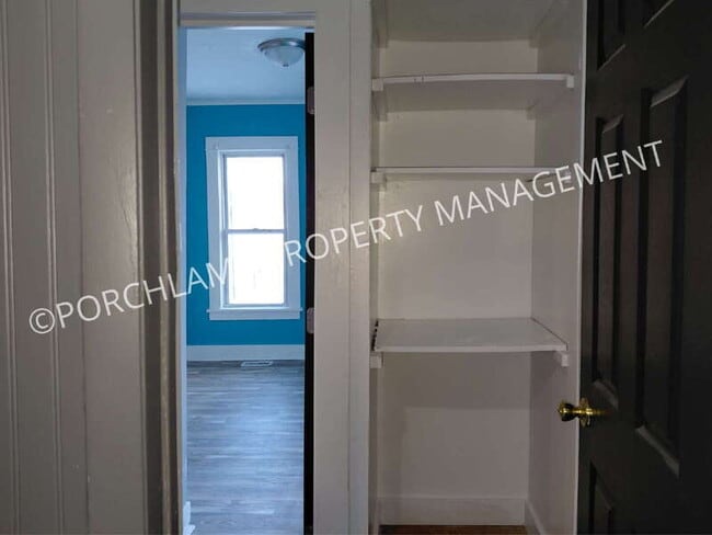 Building Photo - 403 E Broadway Ave