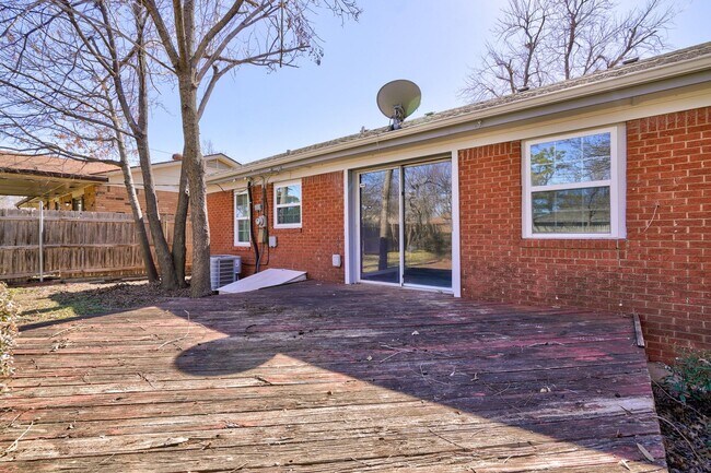 Building Photo - Stunning 3-Bedroom Property / With Shelter