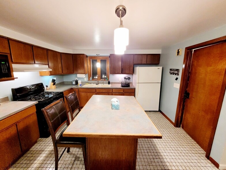 Building Photo - 78 Lemans Dr