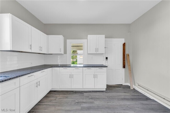 Building Photo - 3701 Chatham Ave