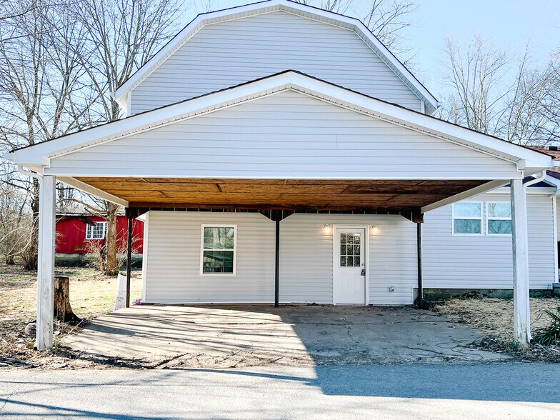 front of home - 801 Poplar Ave