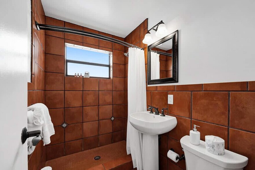 Building Photo - 333 Walnut St