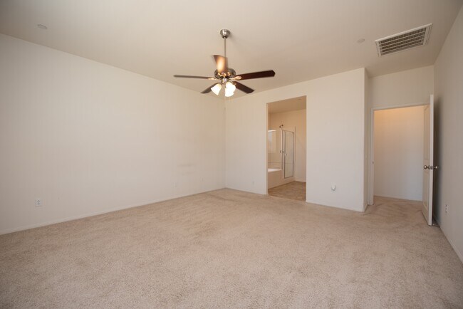 Building Photo - 12444 Deodar St