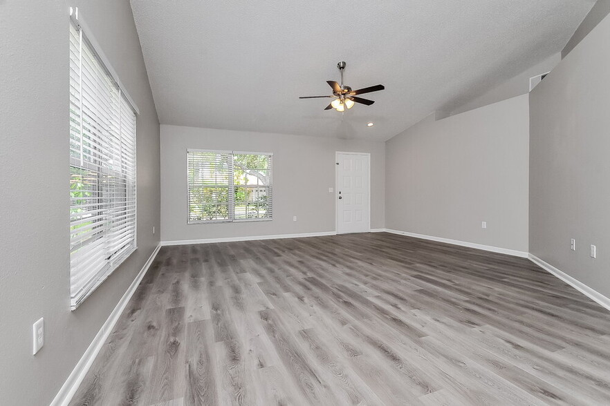 Building Photo - 6013 Crickethollow Dr