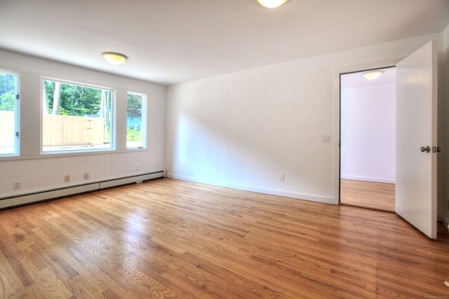 Building Photo - 208 Bayberry Ln