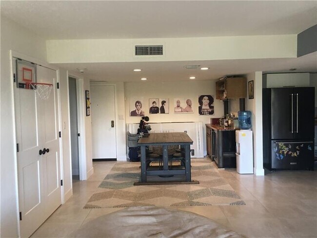 Building Photo - 4900 N Ocean Blvd