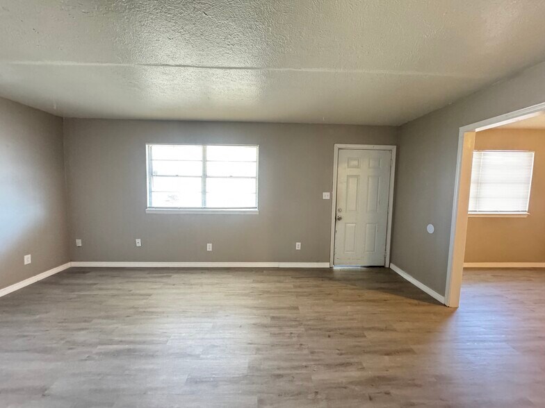 Building Photo - 9111 N Walker Ave