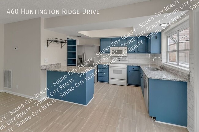 Building Photo - 460 Huntington Ridge Dr