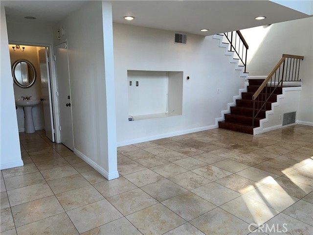 Building Photo - 3633 Cottonwood Cir