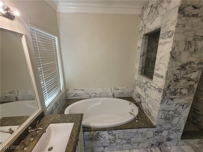 Building Photo - 9338 Wilderness Glen Ave