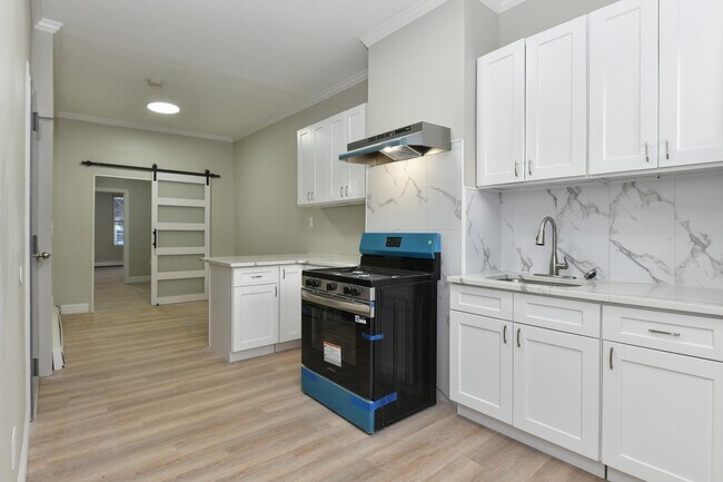 Building Photo - 531 28th St