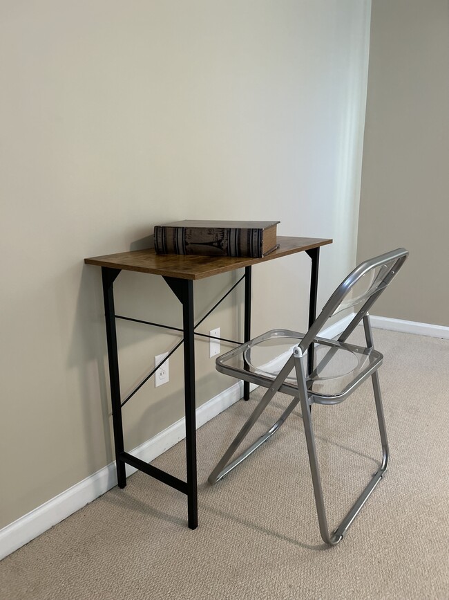 Building Photo - 113 Manor Row