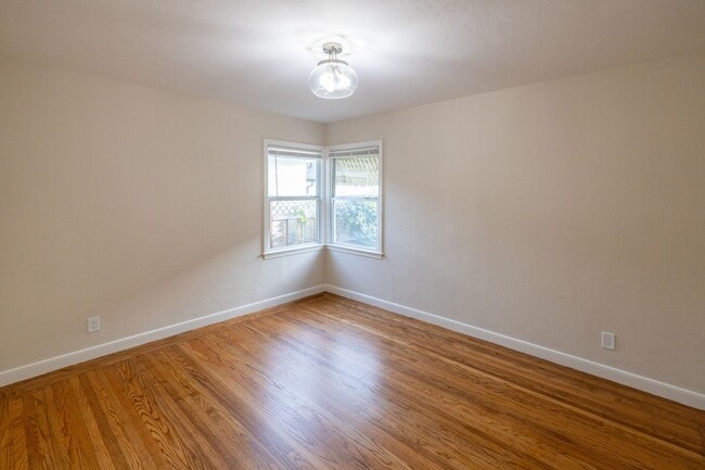 Building Photo - 600 S Idaho St