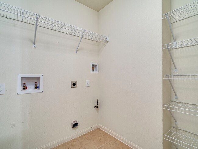 Building Photo - 216 Isabel Ln
