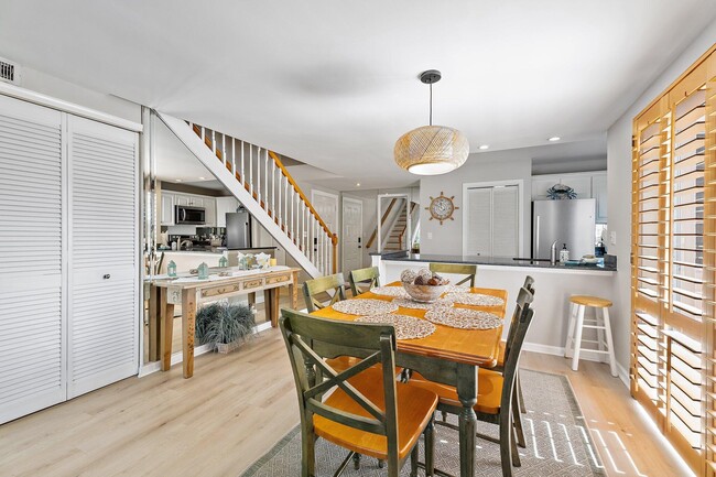 Building Photo - 353 S US Hwy 1