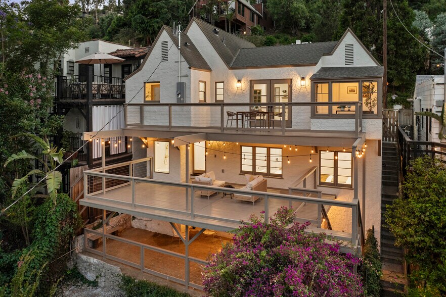 Building Photo - 2376 Lake View Ave