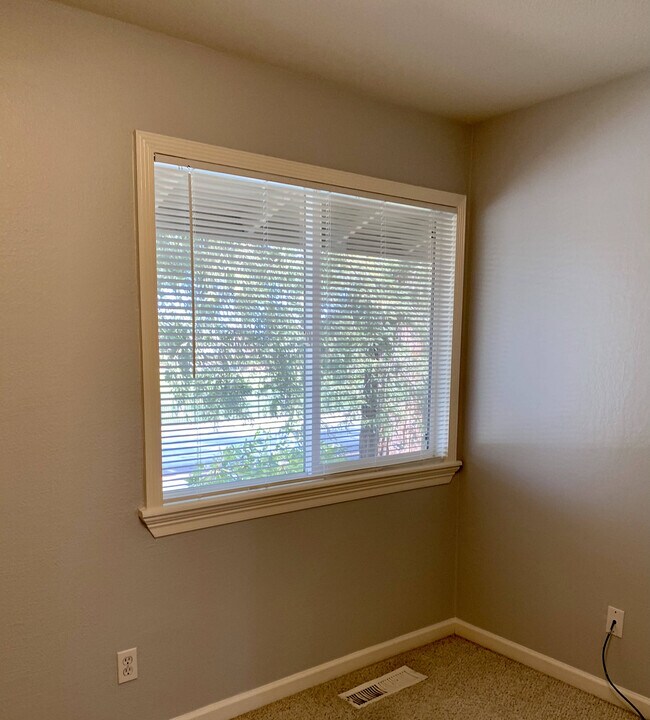 Building Photo - 4971 Ponderosa Ter