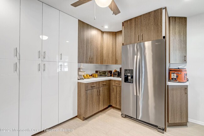 Building Photo - 410 Wells Ave