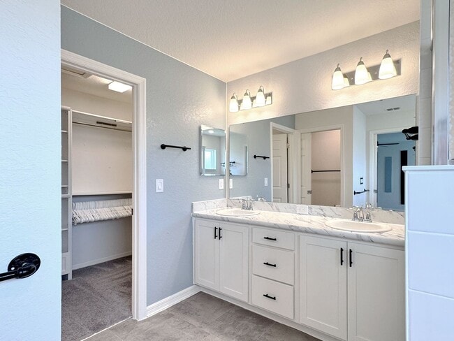 Building Photo - Beautiful 4-BR, 2-BA “Budget Friendly”– So...