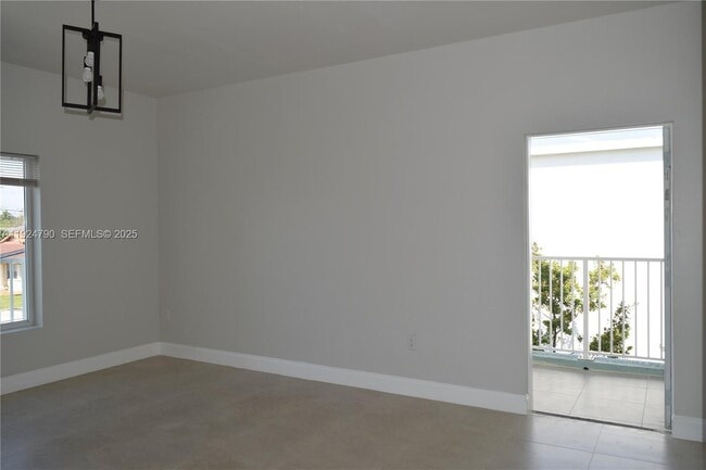 Building Photo - 435 SW 78th Ct