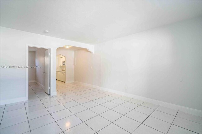 Building Photo - 7821 Carlyle Ave