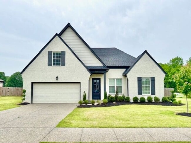 Primary Photo - Now Leasing a 5-bedroom 3 bath home in Hor...