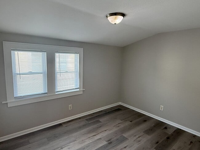 Building Photo - Private 4 bedroom home in West Allis