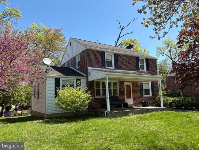 Building Photo - 2515 Woodleigh Rd