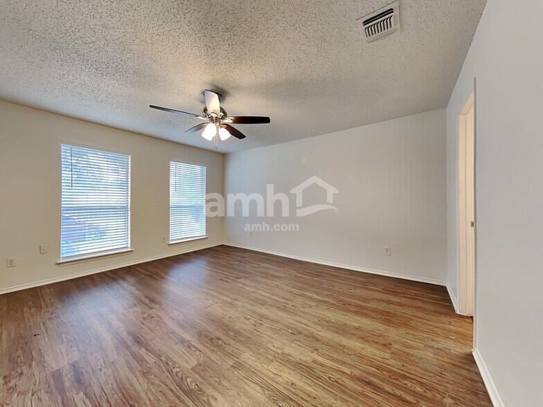 Building Photo - 1104 Brook Canyon Dr