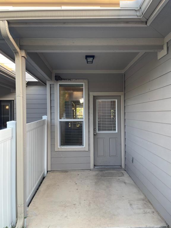 Building Photo - 404 Crater Lake Dr