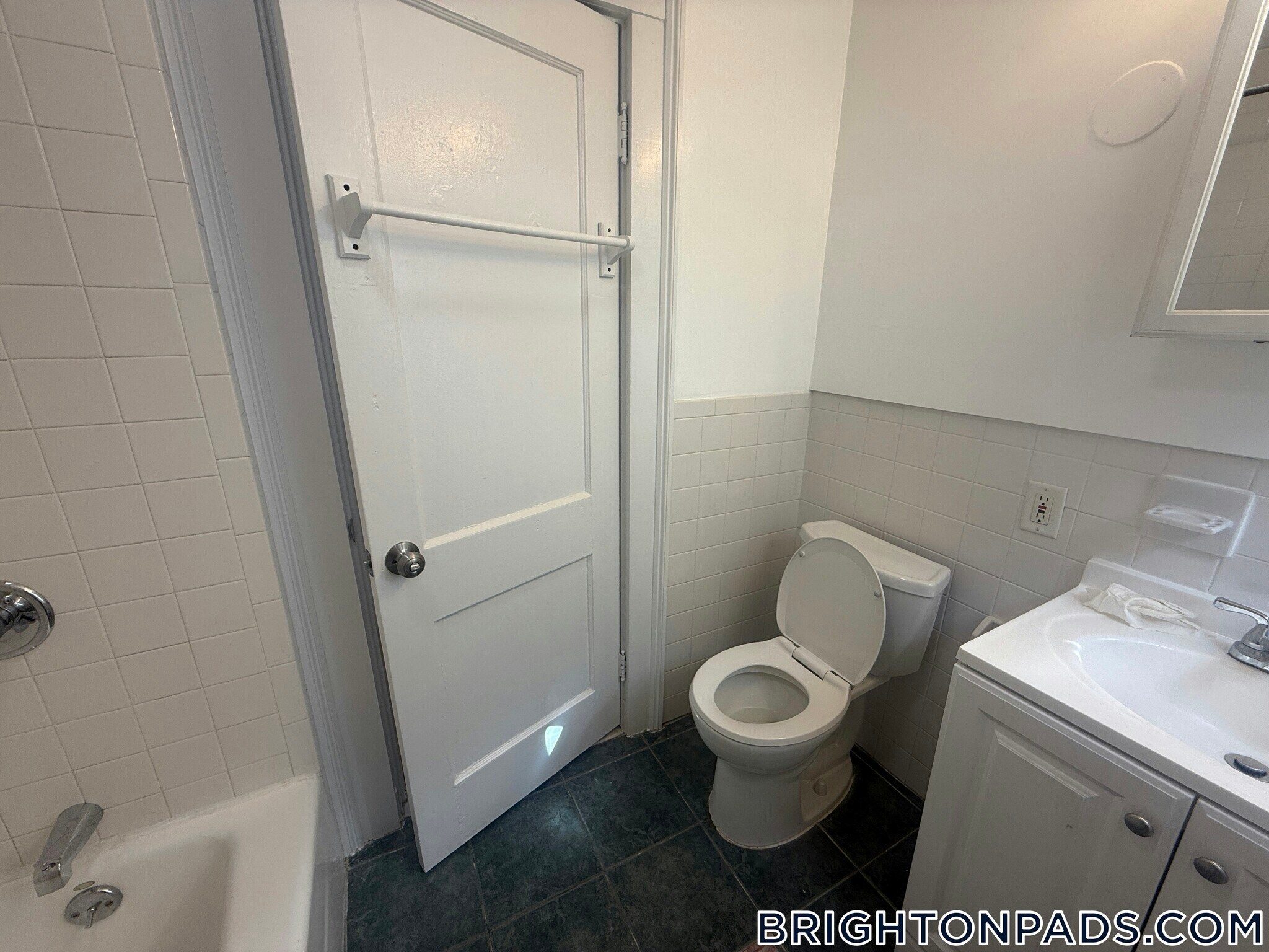 Building Photo - 47 Strathmore Rd