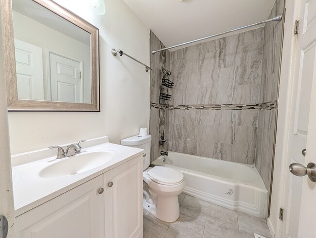 Building Photo - 3670 Tremont Dr