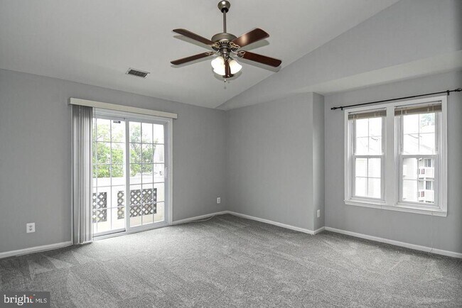 Building Photo - 4056 Grays Pointe Ct