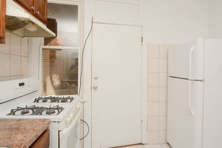 Building Photo - 2921 W George St