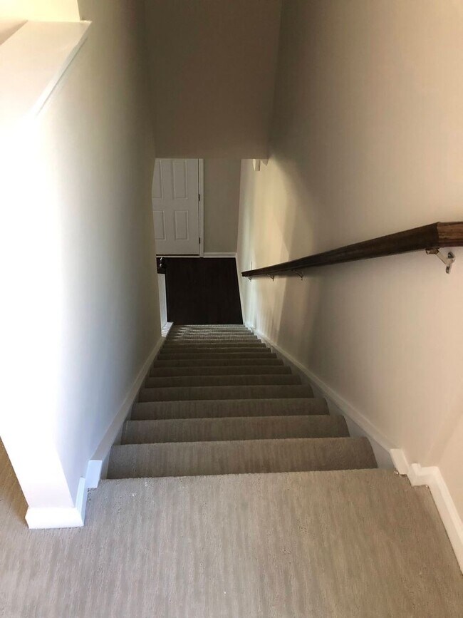 Building Photo - Modern 5 Bed | 3 Bath House in Cary