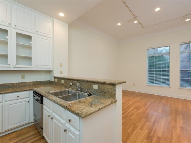 Building Photo - 2331 Worthington St