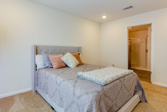 Building Photo - 1034 Limpkin St