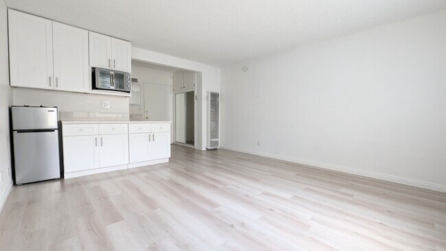 Interior Photo - 1811 Tamarind Apartments