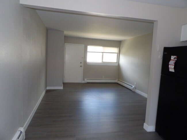 Building Photo - 1120 Holland Park Blvd