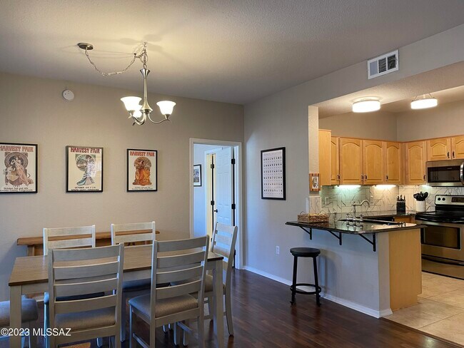 Building Photo - 1500 E Pusch Wilderness Dr