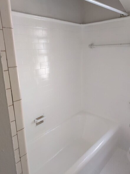 Building Photo - 3311 W Grand St