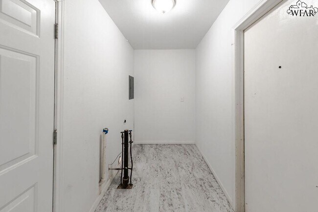 Building Photo - 4024 Hooper Dr